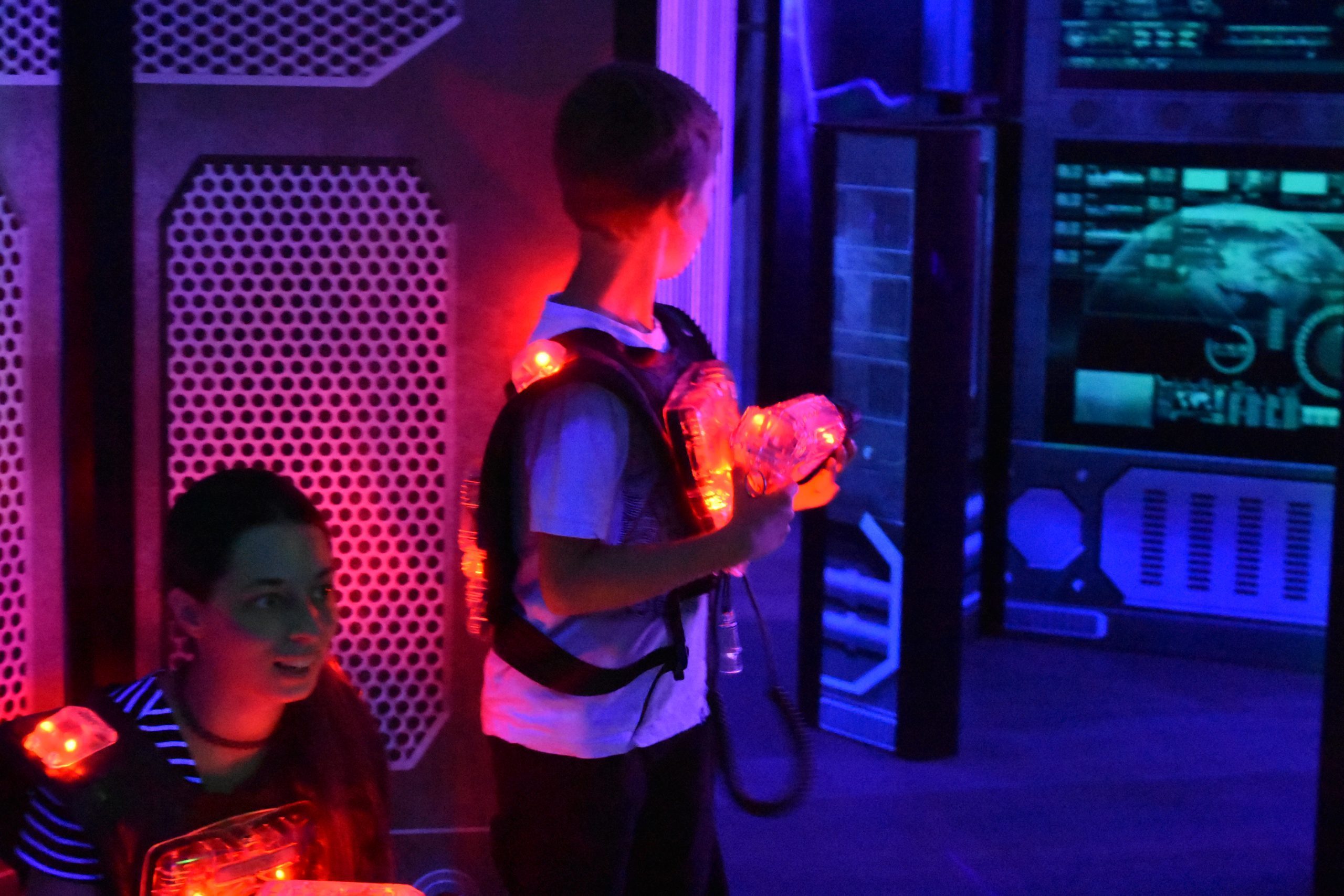Joueurs laser tag en pleine action Drummondville