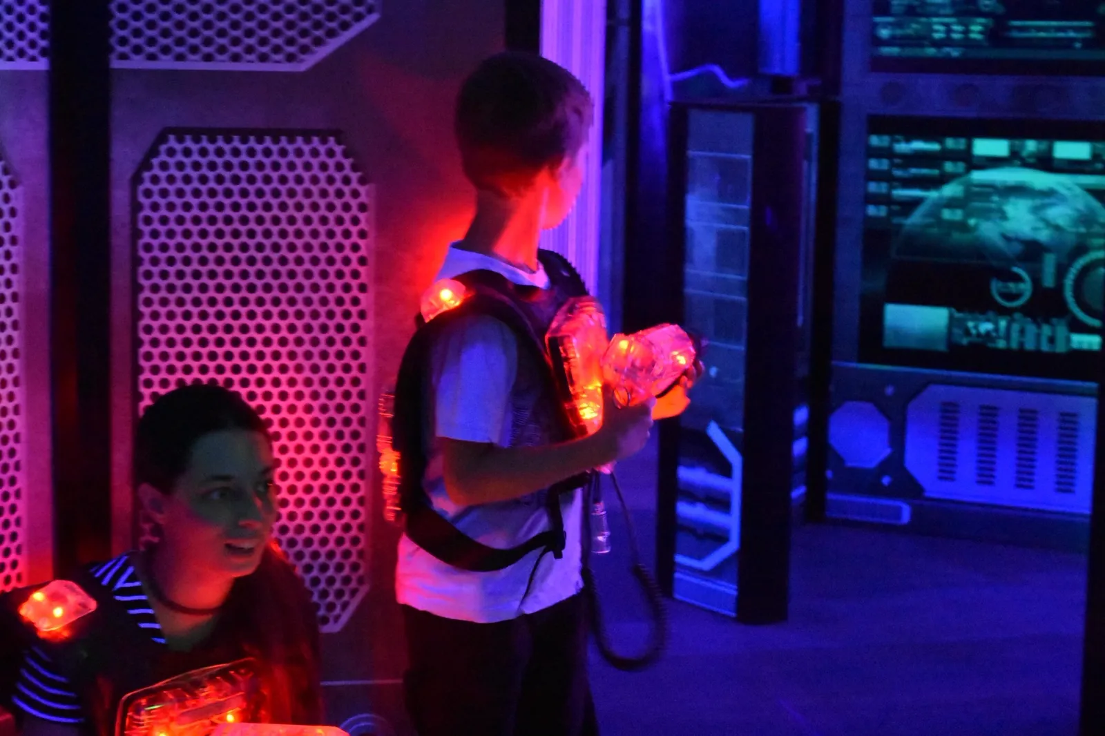 Joueurs laser tag en pleine action Drummondville