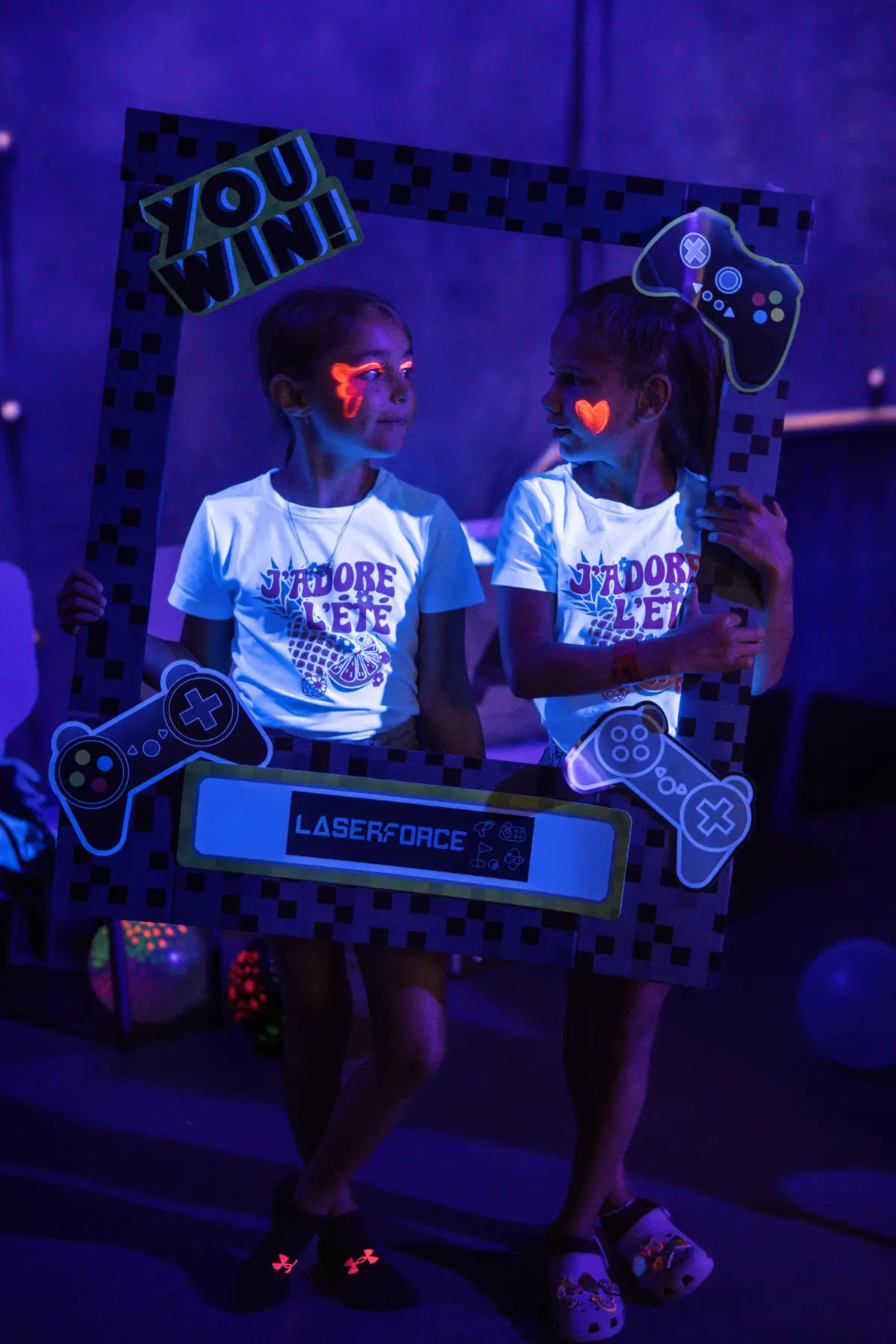 Groupe d'ados pendant une f&ecirc;te d'anniversaire chez Laser Force Drummondville