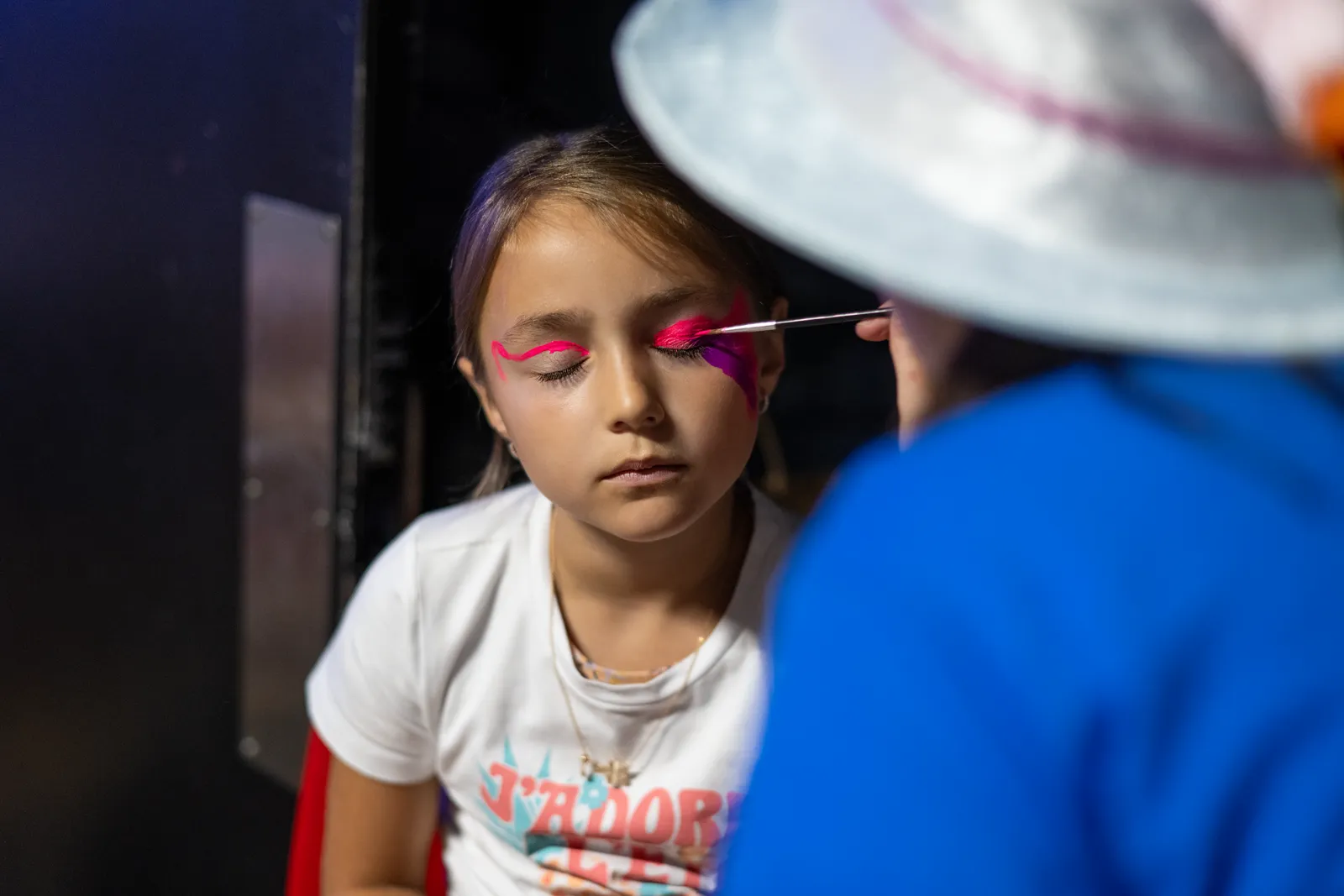 Animateur VIP et maquillage fluo lors d'une fête d'anniversaire