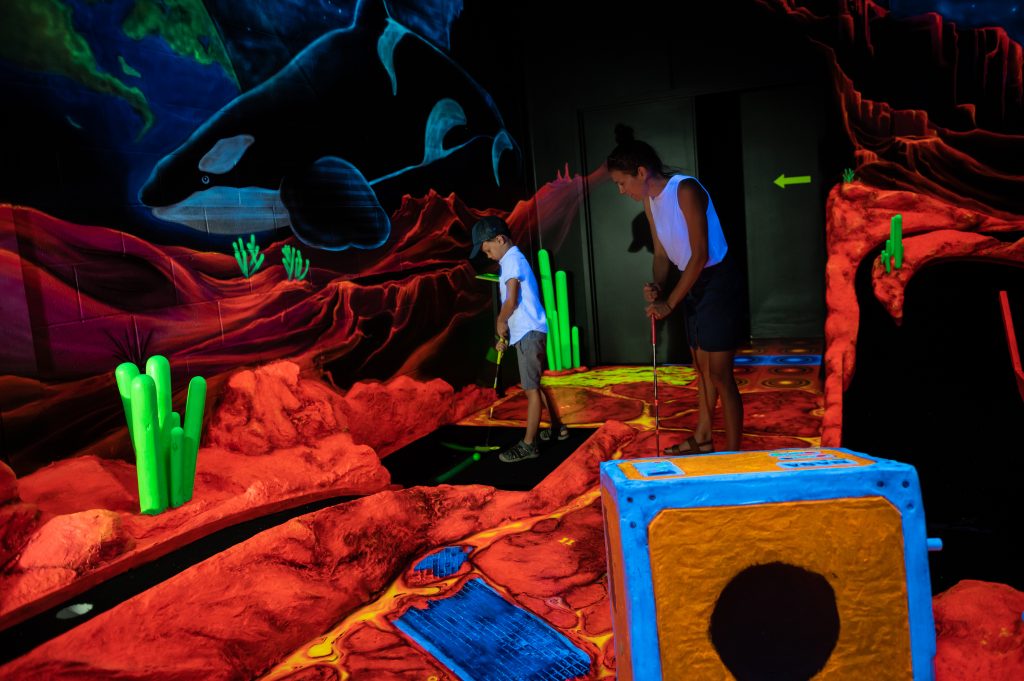 activité ado intérieure semaine de relâche Drummondville mini-golf fluo